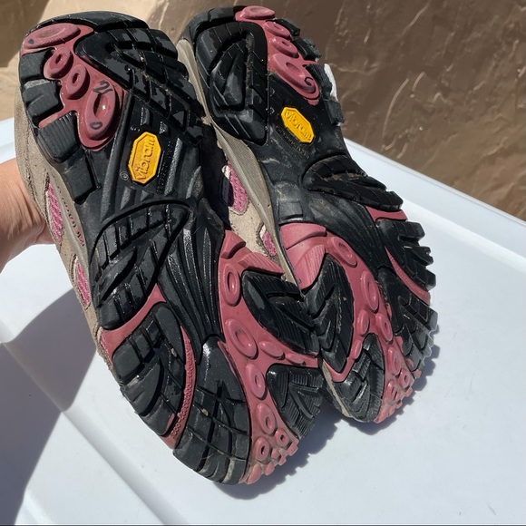 Merrel pink hiking shoes. - Picture 3 of 8